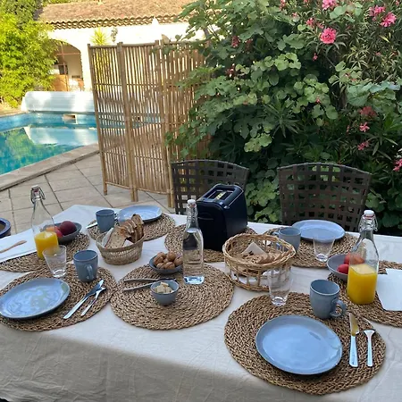 Oda ve Kahvaltı Le Patio Aux Oiseaux 4*