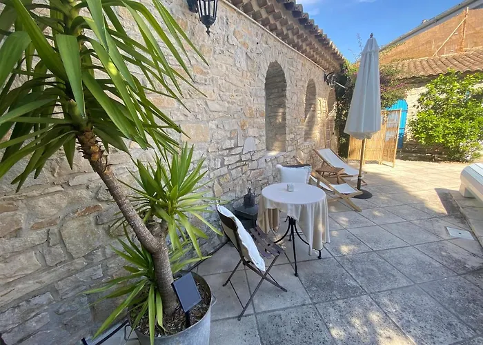 Le Patio Aux Oiseaux Λα Σιοτά