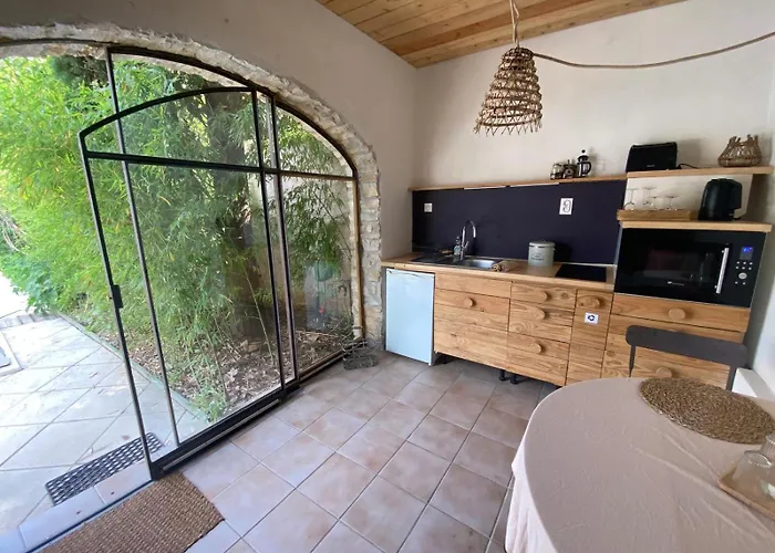 Le Patio Aux Oiseaux Bed & Breakfast 4*