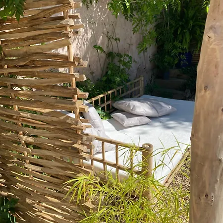 Le Patio Aux Oiseaux فندق مبيت وإفطار 4*