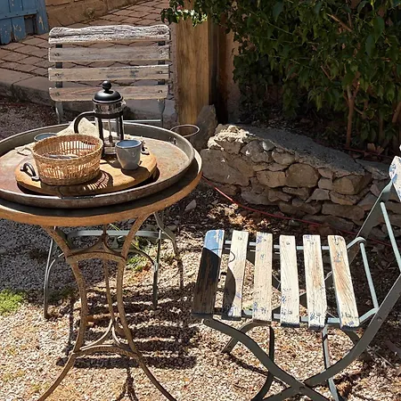 Le Patio Aux Oiseaux Bed & Breakfast La Ciotat
